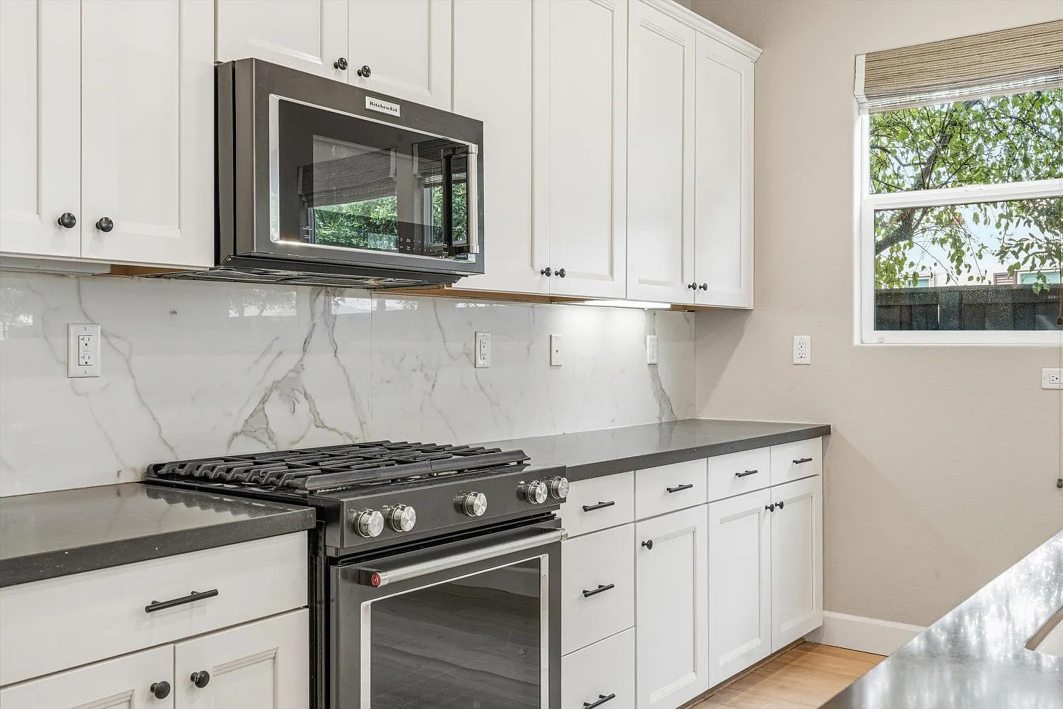 454 Sedge Ct kitchen backsplash
