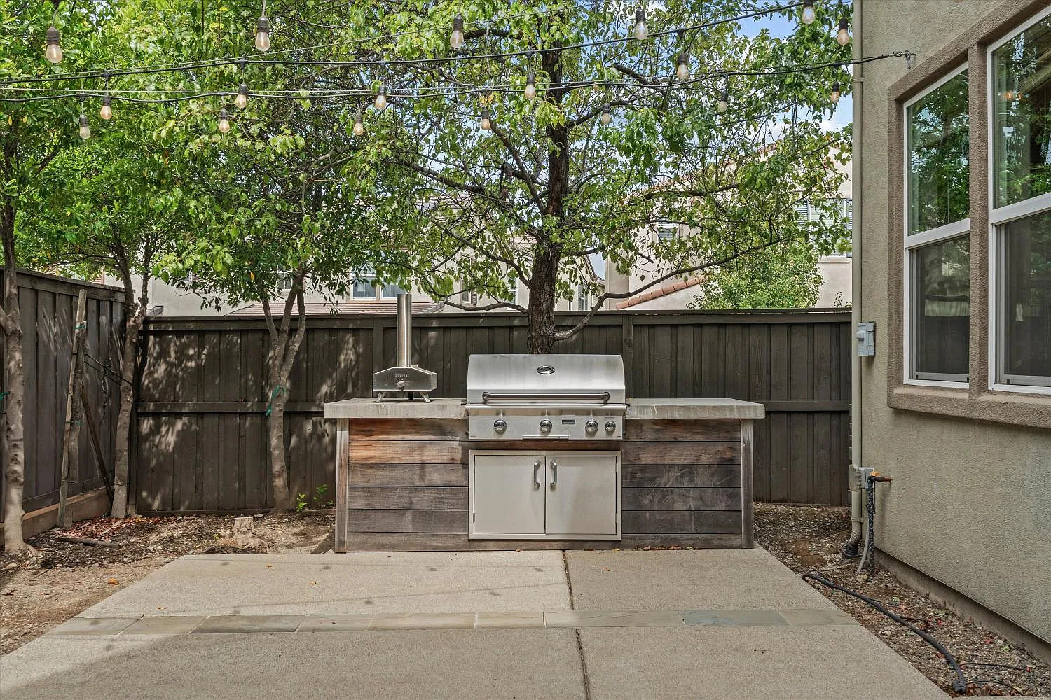 Outdoor kitchen area

